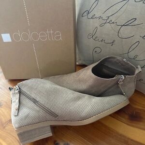 Dolcetta Women's Taupe Heeled Boots